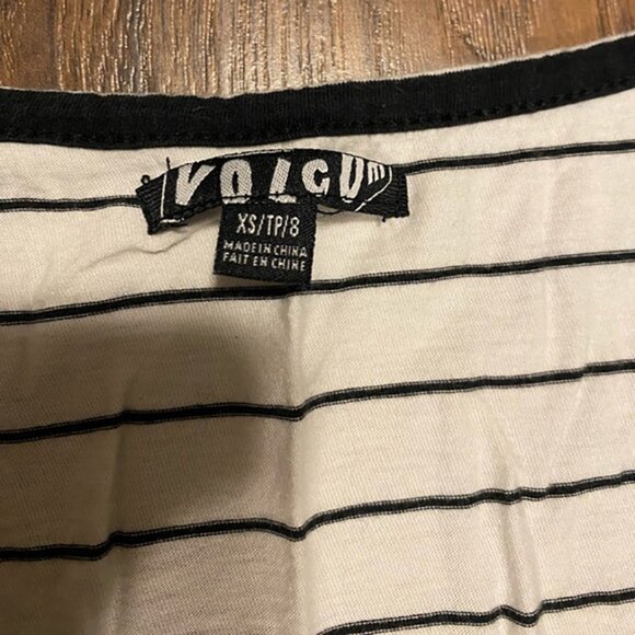 Volcom loOne Size e fit XS Tshirt - Picture 2 of 3